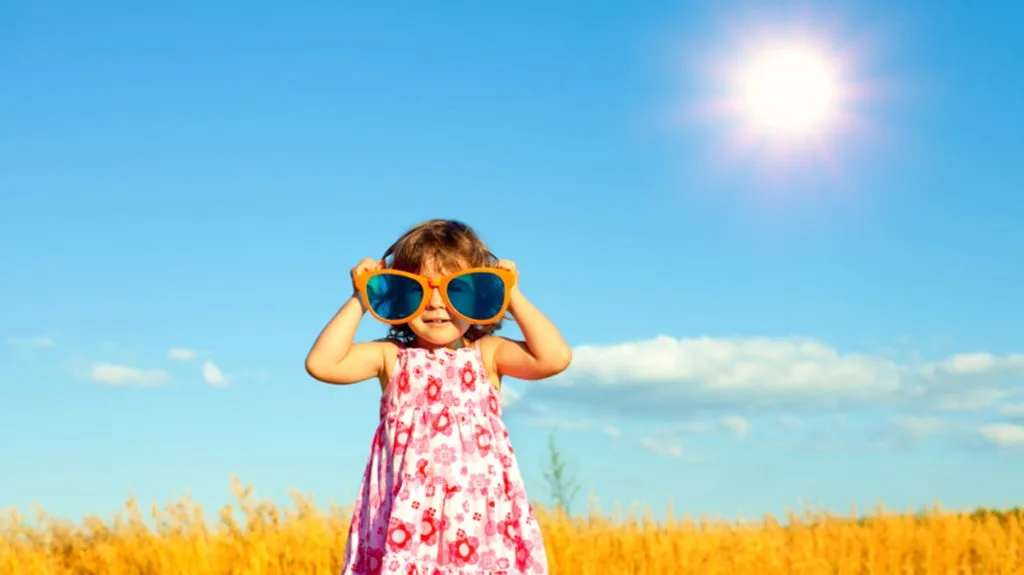 Rrezatimi i diellit – çfarë rreziku sjell për lëkurën, shikimin dhe jetën – si mbroheni