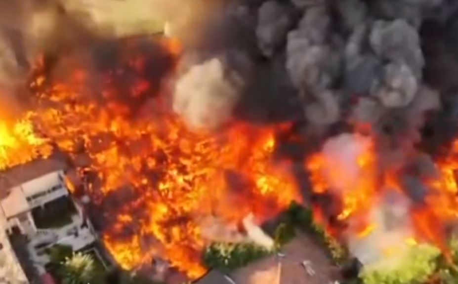 Zjarri në Shkodër, Balla: Zjarrfikëset në punë, policia ka evakuuar banorët