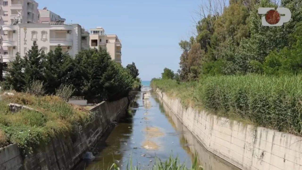 Inside Story/ Skandaloze, në Durrës kanalet e ujërave të zeza derdhen në det