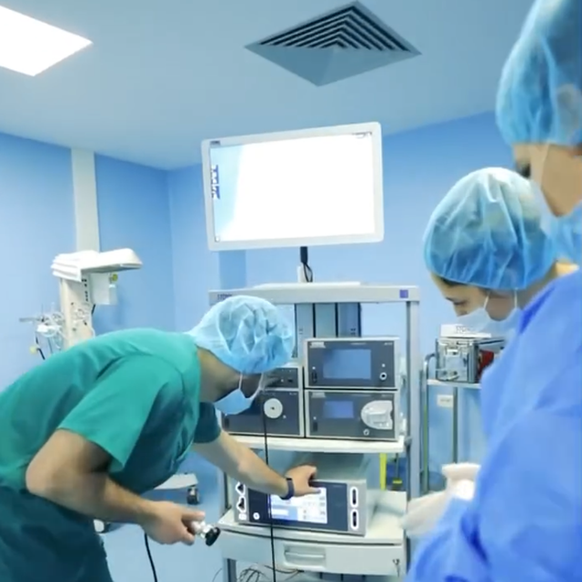 Pajisje e re e laparoskopisë në maternitetin “Koço Gliozheni”, Koçiu: Revolucion në trajtimin kirurgjikal gjinekologjik