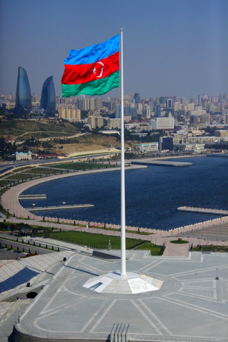 Nga sot shqiptarët udhëtojnë pa viza drejt Azerbajxhanit