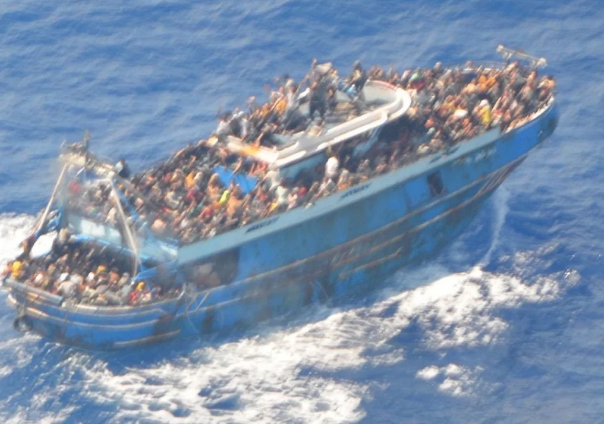 Komisionerja e BE-së: Mbytja e anijes greke me emigrantë mund të jetë ‘tragjedia më e keqe’ në detin Mesdhe