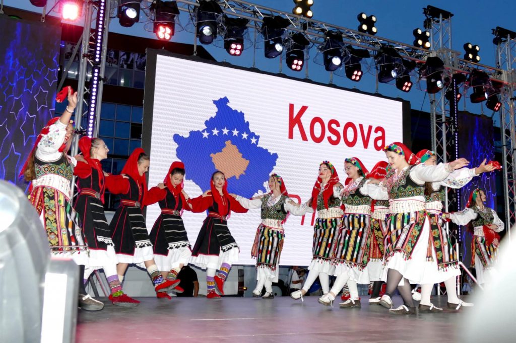 “Luajmë dhe vallëzojmë”, fëmijë nga vendet e rajonit atmosferë festive në Kurbin