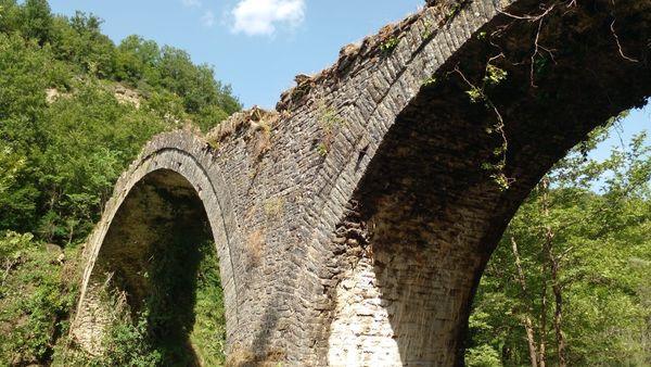 Ura e Kaçarellos, monumenti i kulturës për t’u vizituar në Dropull