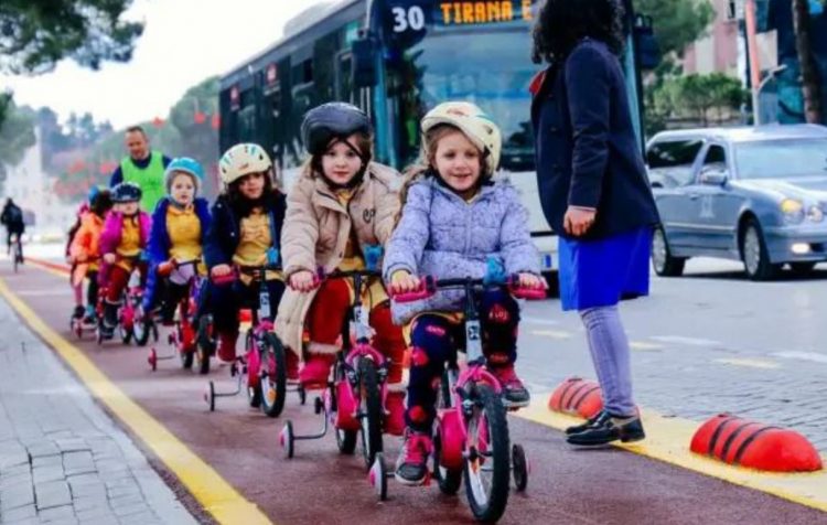 Bloomberg zgjedh Tiranën si një nga 10 qytetet me infrastrukturë inovative për biçikletat