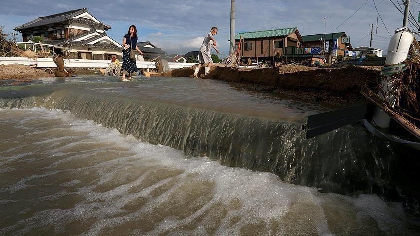 Japoni, 1 i vdekur dhe 3 të zhdukur nga shirat e dendur, kërkohet evakuimi i 2 milionë njerëzve