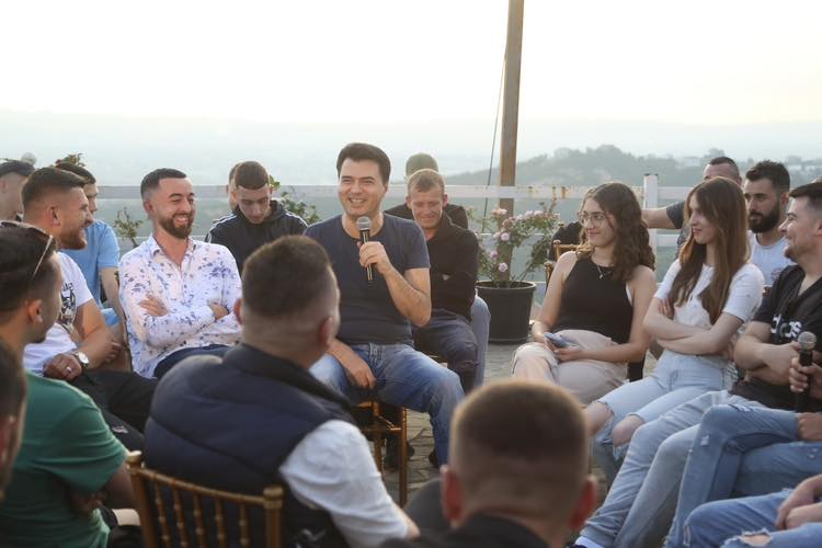 Basha, takim me të rinj në Tiranë: Fokus problemet e qytetarëve, jo hallet e pak politikanëve