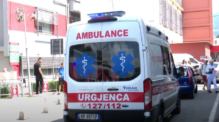 Emrat/ Plagosja me thikë në Sarandë, policia: Dy të lënduar