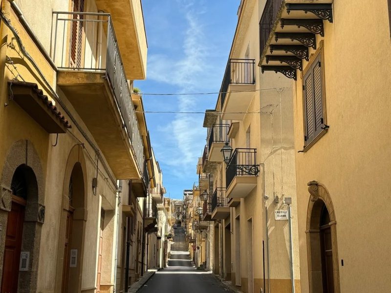 Një tjetër qytet italian po shet shtëpi me çmime që fillojnë nga 3 dollarë