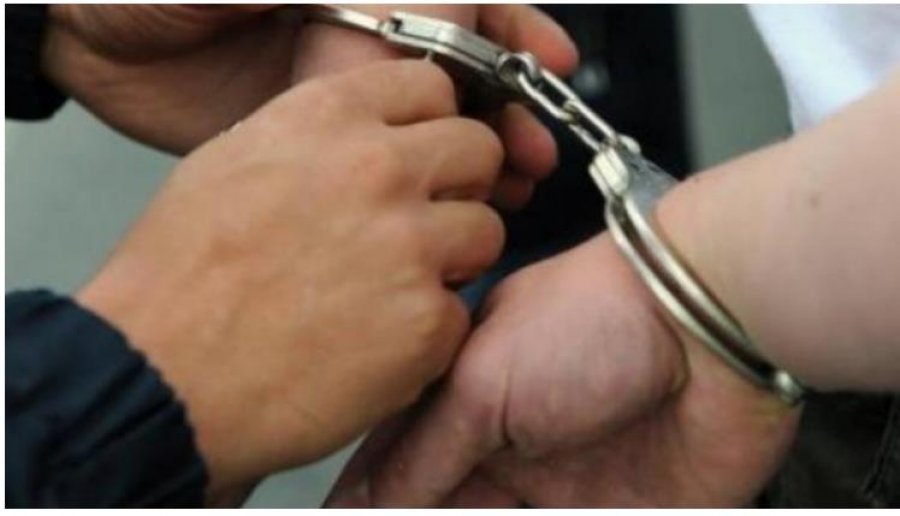 Durrës, arrestohet sekseri që kërkonte 6 mijë euro për të legalizuar banesat në Kadastër