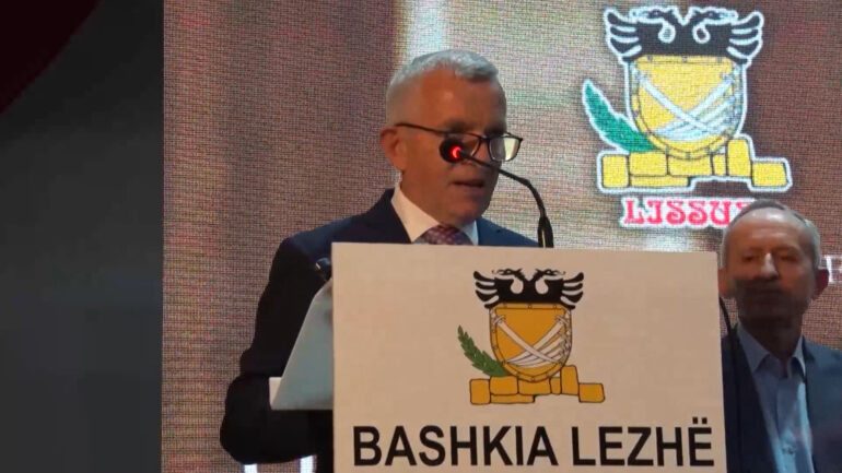 Ish-ambasadori shqiptar në Kosovë Qemal Minxhozi shpallet “Qytetar nderi” i Lezhës