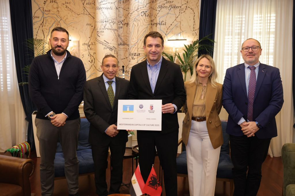 Veliaj pret ambasadorin e Egjiptit: Bashkëpunim mes Aleksandrisë dhe Tiranës për titullin e përbashkët “Kryeqyteti Mesdhetar i Kulturës dhe Dialogut 2025”