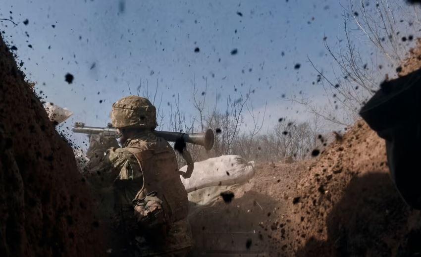 Ukraina dhe Rusia vazhdojnë luftimet e ashpra në Bakhmut