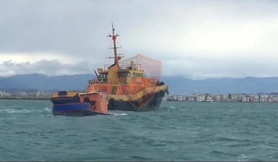 Policia Kufitare e Durrësit shpëton 2 shtetasve që iu rrezikua jeta në det