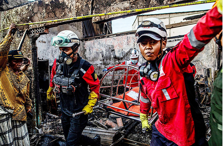 17 të vrarë në shpërthimin e depos së karburanteve në Indonezi (fotot)