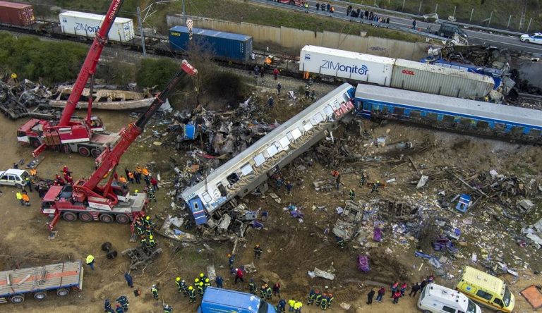 Përplasja fatale në Larisa që shkaktoi 57 viktima, si i humbi shefi i stacionit trenat për 16 minuta