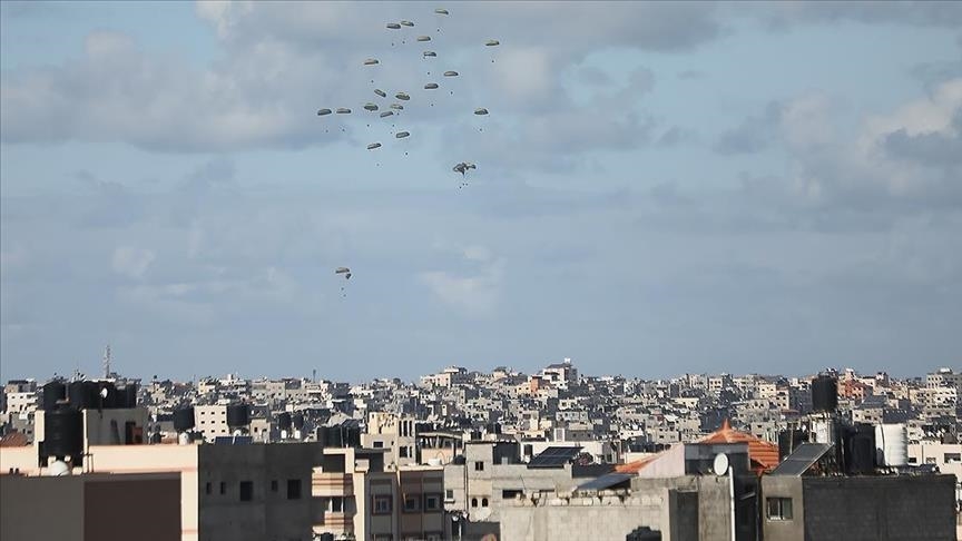Gaza, disa të vdekur dhe të plagosur nga kutitë e ndihmave të hedhura nga ajri