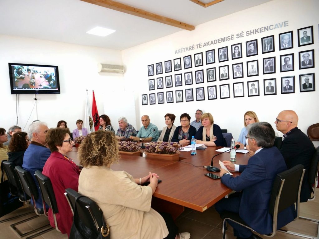 “Encikopledia shqiptare”, mblidhen redaksitë e përbashkët Shqipëri-Kosovë