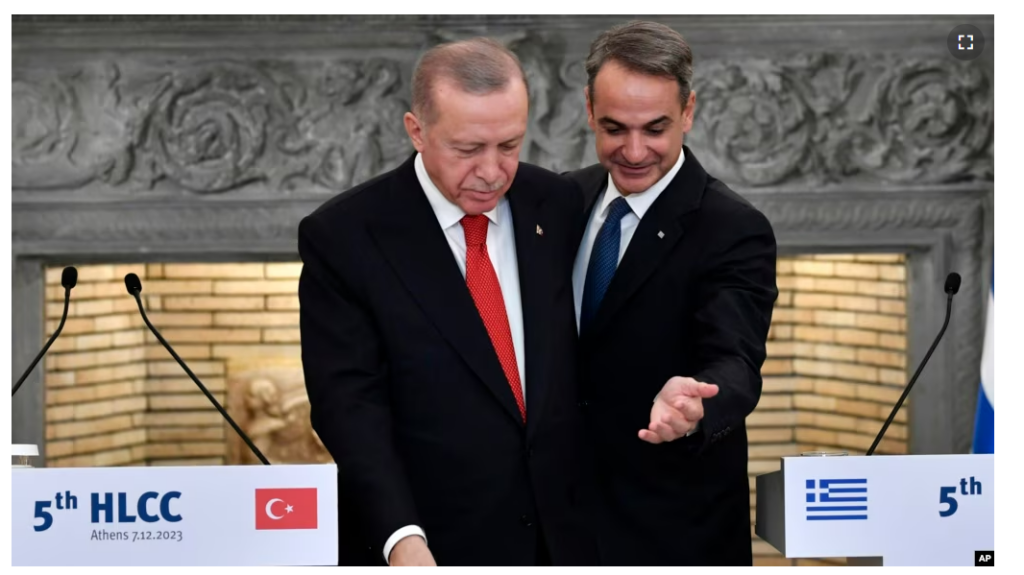 Mitsotakis vizitë në Turqi për të përmirësuar lidhjet e dëmtuara