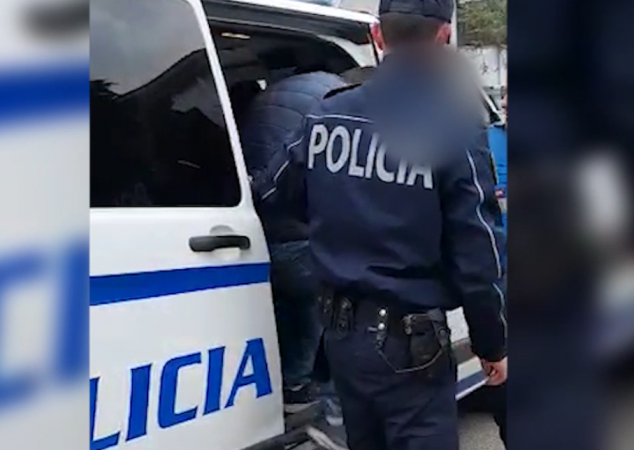 Mashtroi maqedonasin dhe i mori 10 mijë Euro, arrestohet 46-vjeçarja në Elbasan
