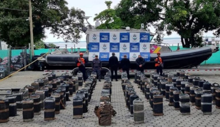 Marina kolumbiane sekuestron nëndetësen më të madhe të improvizuar me drogë, bllokohen 3 ton kokainë