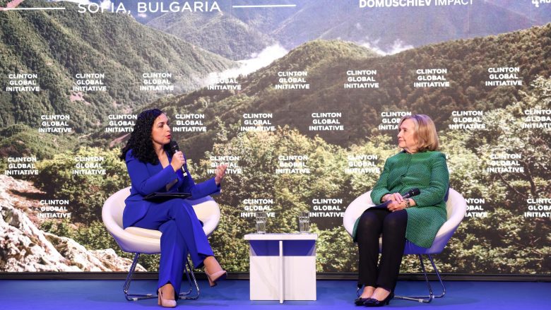 Presidentja Osmani bashkëbisedim me Hillary Clinton: Për ekonomi të zhvilluara dhe gra të fuqizuara, parakusht liria!
