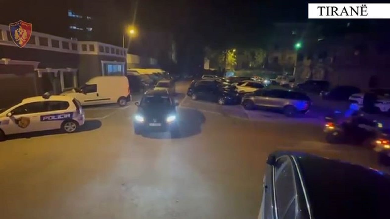 Shpërndanin kokainë në bashkëpunim, arrestohen 5 persona në Tiranë! Sekuestrohen mbi 2 kg drogë dhe 3 automjete