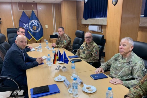 ​Sarrazin takohet me komandantin e KFOR-it: Dënojmë vendimin e Kosovës në veri