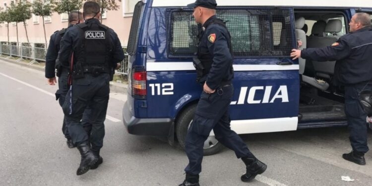 Plagosën me armë zjarri 24-vjeçarin, shpallen në kërkim 4 të rinj në Kuçovë