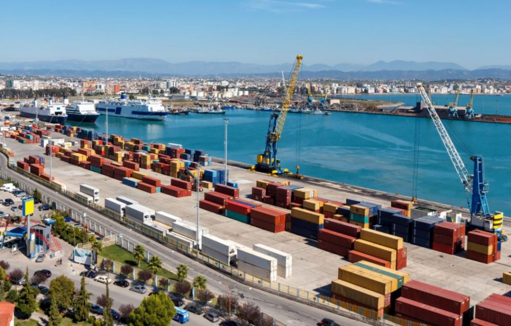 Balluku: 1,6 milionë tonë mallra u përpunuan në tre muaj në portin e Durrësit