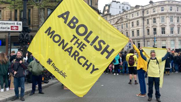 Sot kurorëzimi i mbretit Charles III, protestuesit kundër monarkisë mblidhen në qendër të Londrës