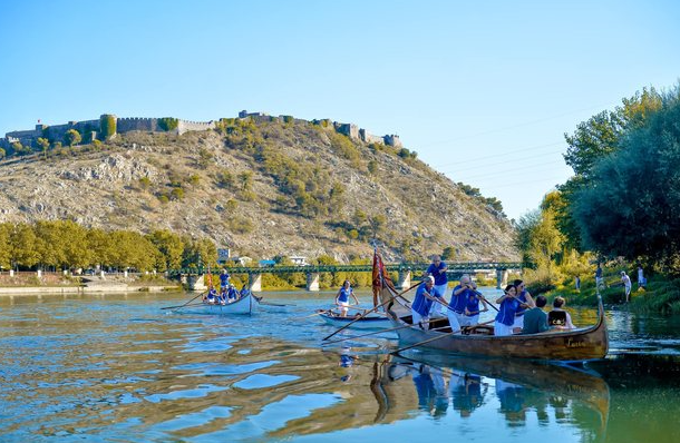 Shëtitje me kanoe e gondola veneciane, Dardha për ATSH-në: Mbi 200 mijë vizitorë në liqenin e Shkodrës deri në shtator