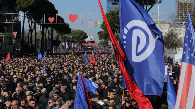 Skenari për “paralizimin” e Tiranës me 7 tetor, rrugët që do të bllokojë PD! Shpërndarja në 5 pika kyçe të kryeqytetit, zbardhen detaje nga protesta