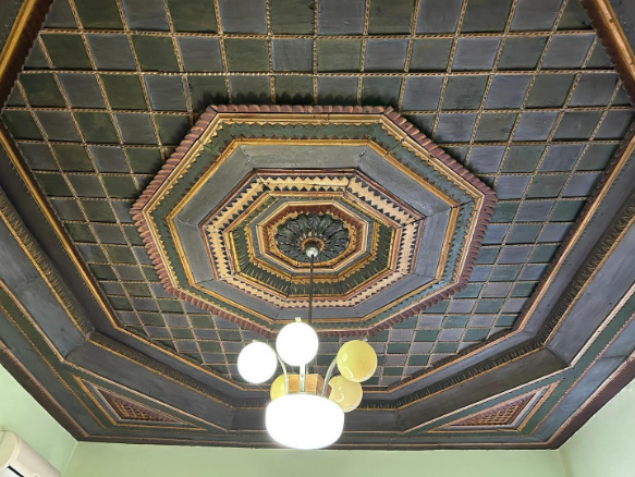 Tradita e tavaneve dekorative në banesat karakteristike të Beratit