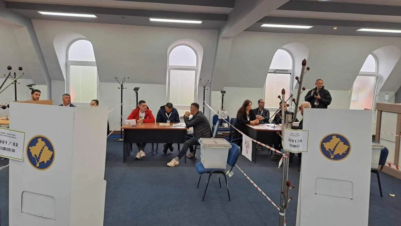 Votimi në veri të Kosovës nisi në orën 7:00, Lista Serbe thirrje qytetarëve të bojkotojnë procesin