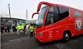 Sulmohet me sende të forta autobusi i Liverpoolit, tullë drejt dritares ku ishte ulur Jurgen Klopp