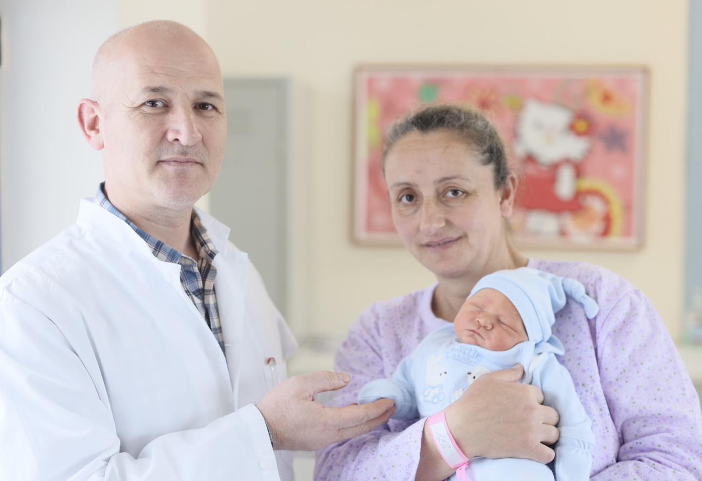 Pas 25 vitesh pritje, Lindita sjellë në jetë fëmijën e parë në Maternitetin “Koço Gliozheni”