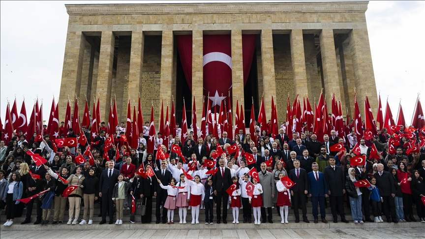 Türkiye feston 23 prillin, Ditën e Sovranitetit Kombëtar dhe Festën e Fëmijëve