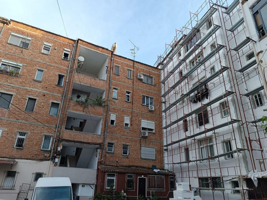 Transformohet një tjetër pallat në Tiranë nga “Fondi i Komuniteteve”