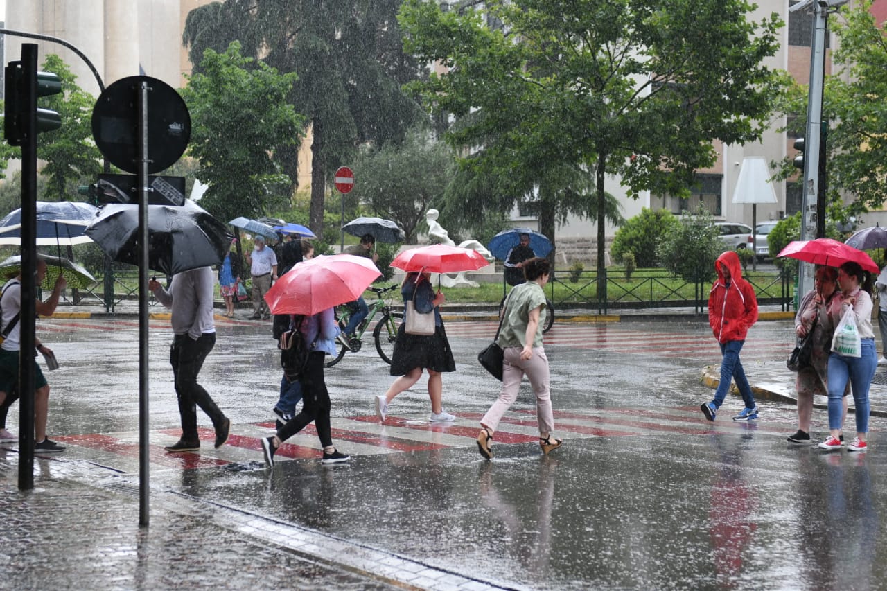 Reshje shiu në të gjithë vendin, parashikimi i motit për sot