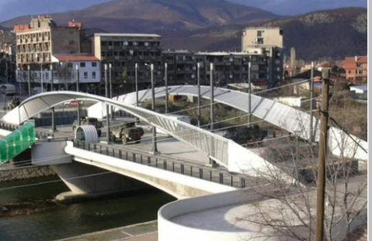 Ndan Mitrovicën/ Qeveria e Kosovës: Vendimi për hapjen e Urës së Ibrit i drejtë dhe i duhur