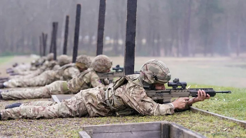 Ish-ministri i Forcave të Armatosura: Britania e Madhe duhet të përgatitet për luftë