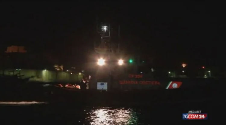 Itali/Mbyten dy anije me emigrantë në brigjet e Lampedusës, 2 viktima dhe 30 të zhdukur