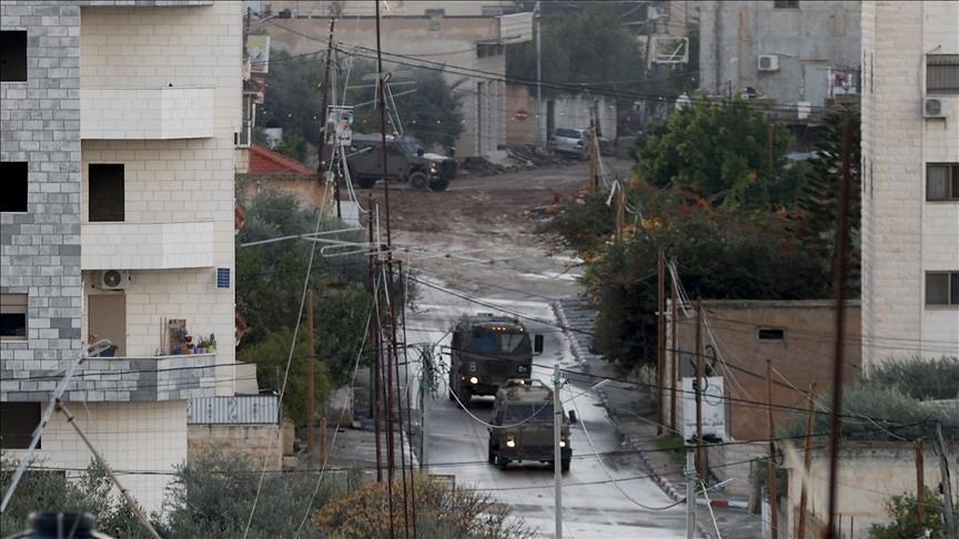 Ushtria izraelite bastis qytetin Tulkarm dhe kampin e refugjatëve Nur Shams në Bregun Perëndimo