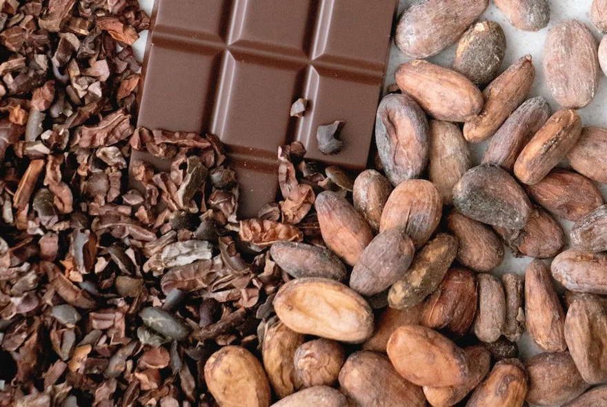 Çmimet globale të kakaos shënojnë rekorde historike