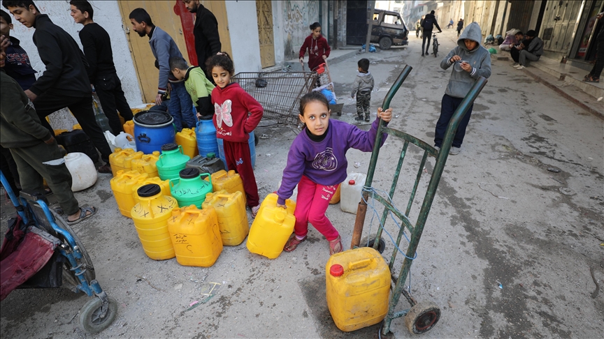 Palestinezët që presin në radhë: Mungesa e ujit në Gaza nën sulmin izraelit