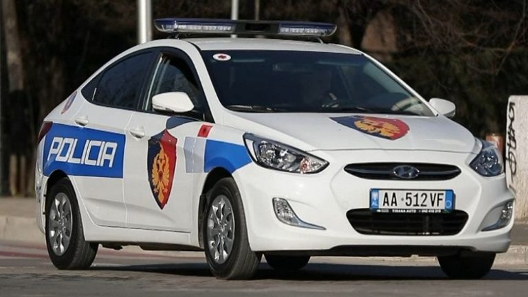 Aksident në Durrës, përplas 13-vjeçaren me makinë dhe largohet nga vendi i ngjarjes, arrestohet pas arratisë autori
