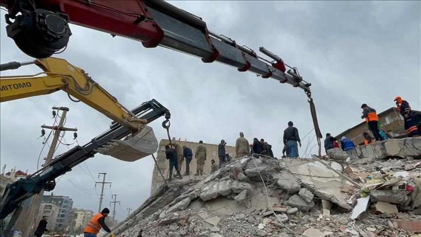  152 orë pas tërmetit, një grua 85-vjeçare shpëtohet nga rrënojat
