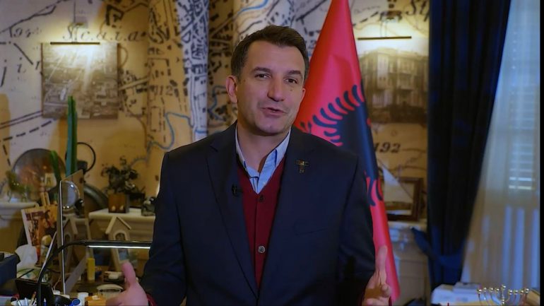 Veliaj mesazh për qytetarët: Tirana është në rrugën e duhur, është rritur ekonomia dhe punësimi