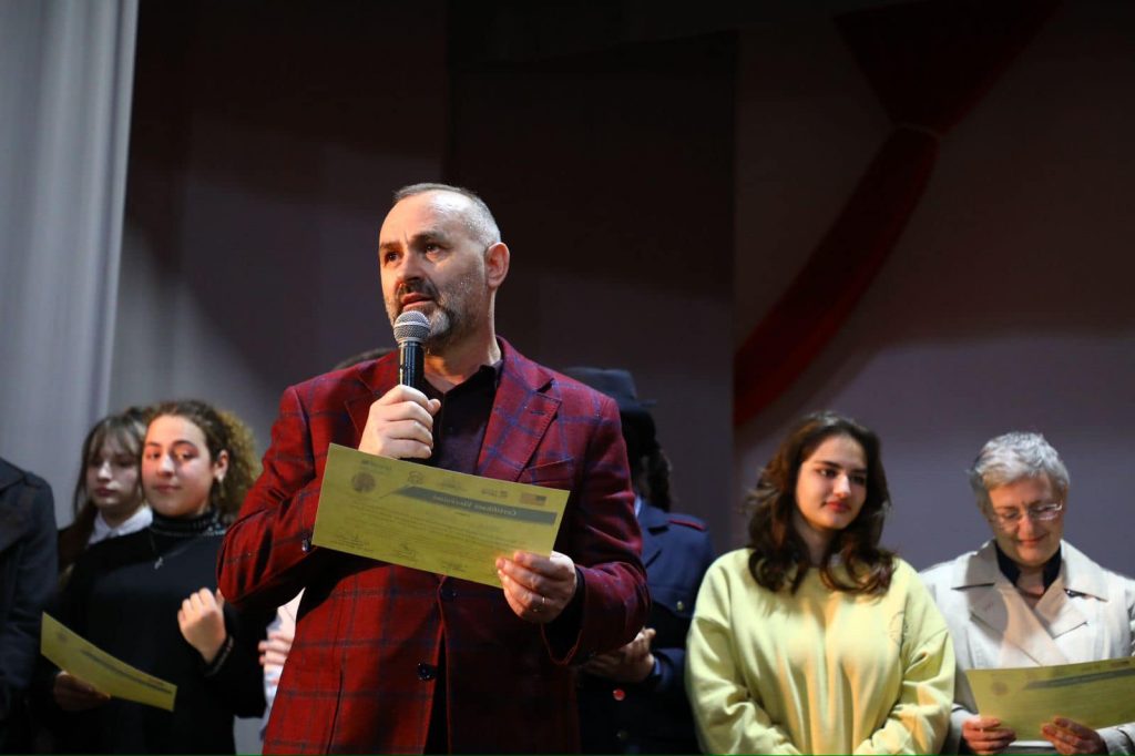 Gjimnazistët e Lezhës, histori sensibilizuese në teatër, Manja: Denonco dhunën, mbro viktimat e krimit